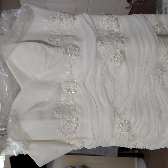 Wedding Dress - Picture 2 of 5